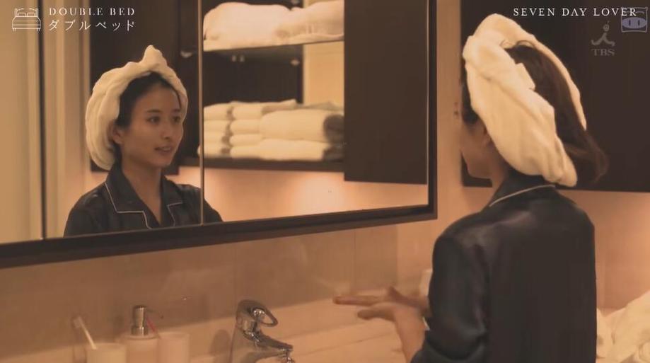 欢歌笑语与泪水交织：《双人床》综艺解说下男女共同的感情经历